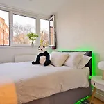 3 Bedroom Prime Location Near Canary Wharf