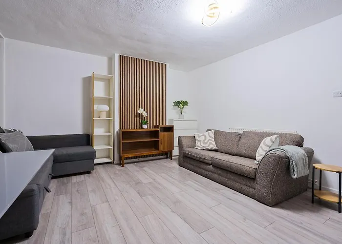 3 Bedroom Prime Location Near Canary Wharf