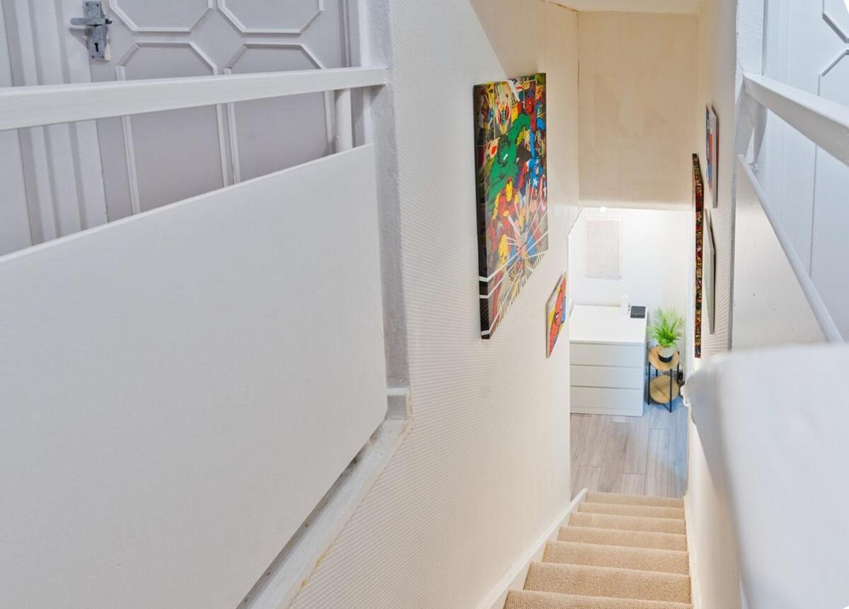 3 Bedroom Prime Location Near Canary Wharf * Londra