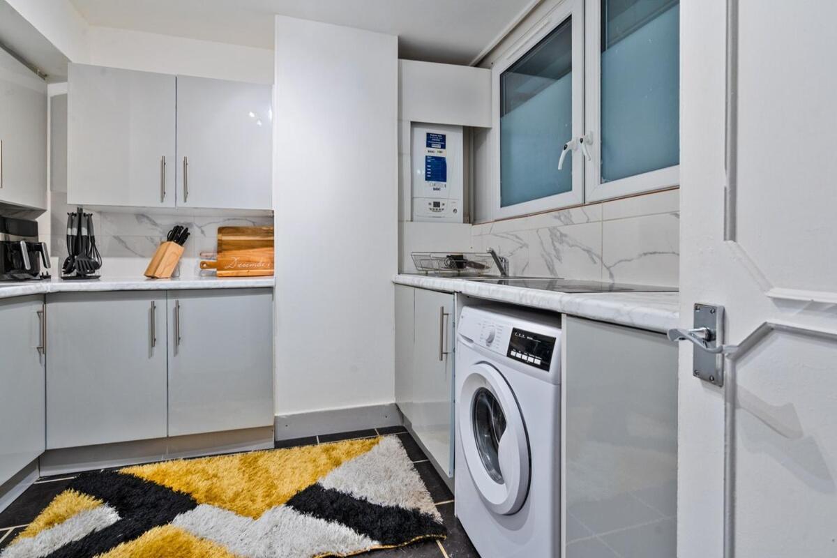 3 Bedroom Prime Location Near Canary Wharf Londra